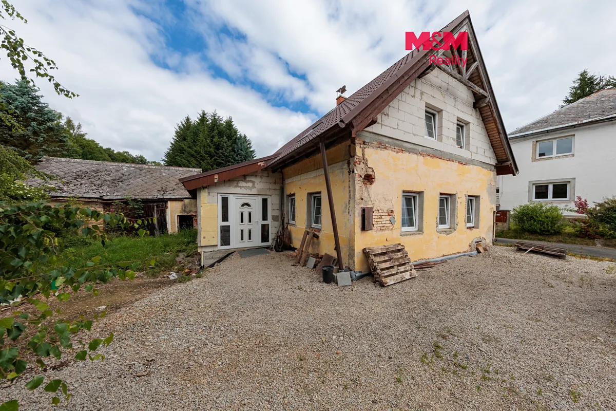 Prodej rodinného domu 180 m², pozemek 2810 m²